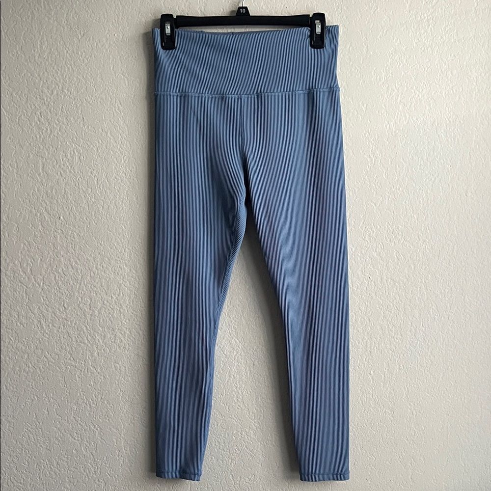 Like New! Athleta Elation Rib Tight Blue Leggings in Size M